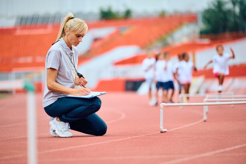 Contractul cu (cel puțin) un antrenor devine obligatoriu pentru toate cluburile sportive